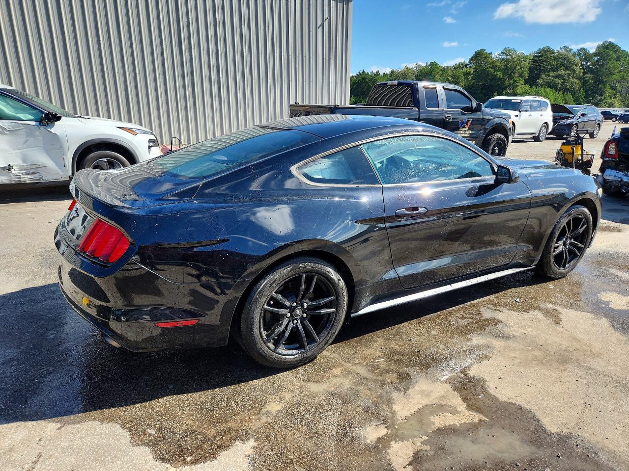 2017 Ford Mustang - zdjęcie 3