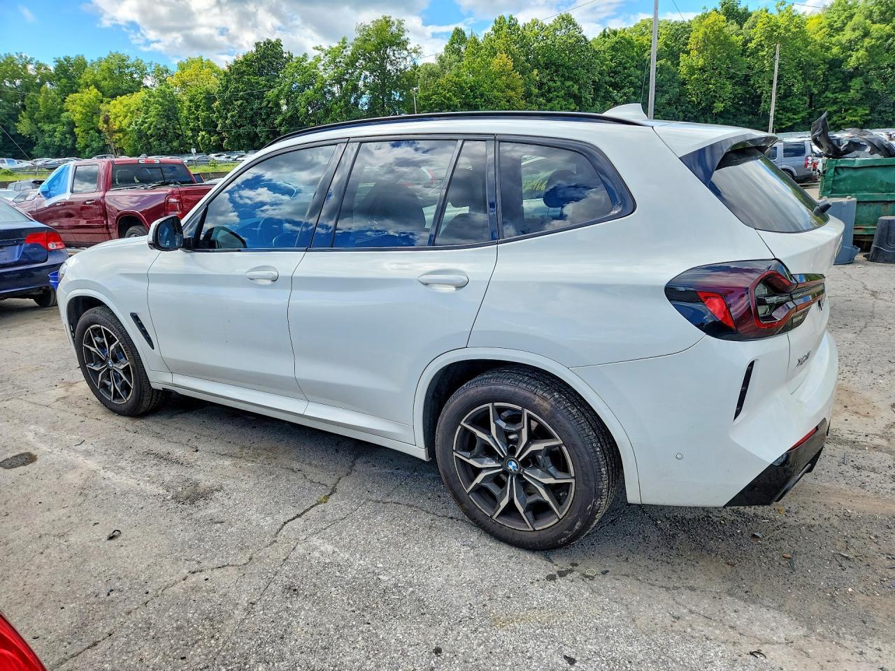 2023 BMW X3 xDrive30I - zdjęcie 2