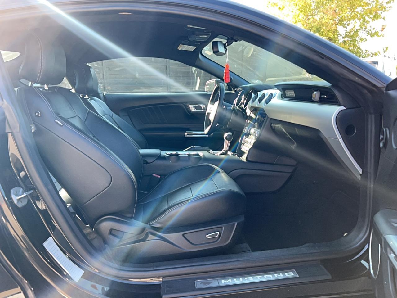 2017 Ford Mustang - zdjęcie 5