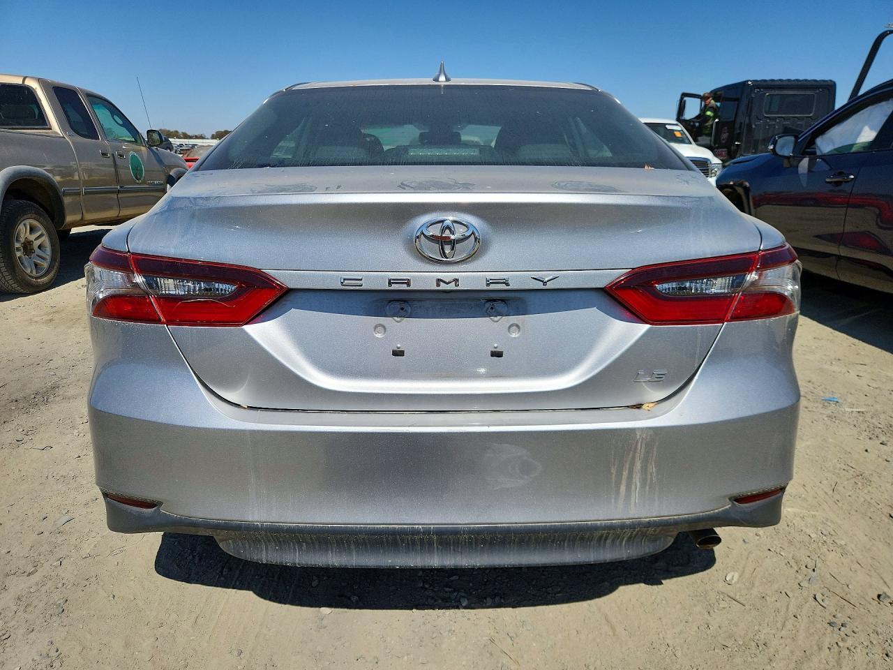 2021 Toyota Camry Le - zdjęcie 6