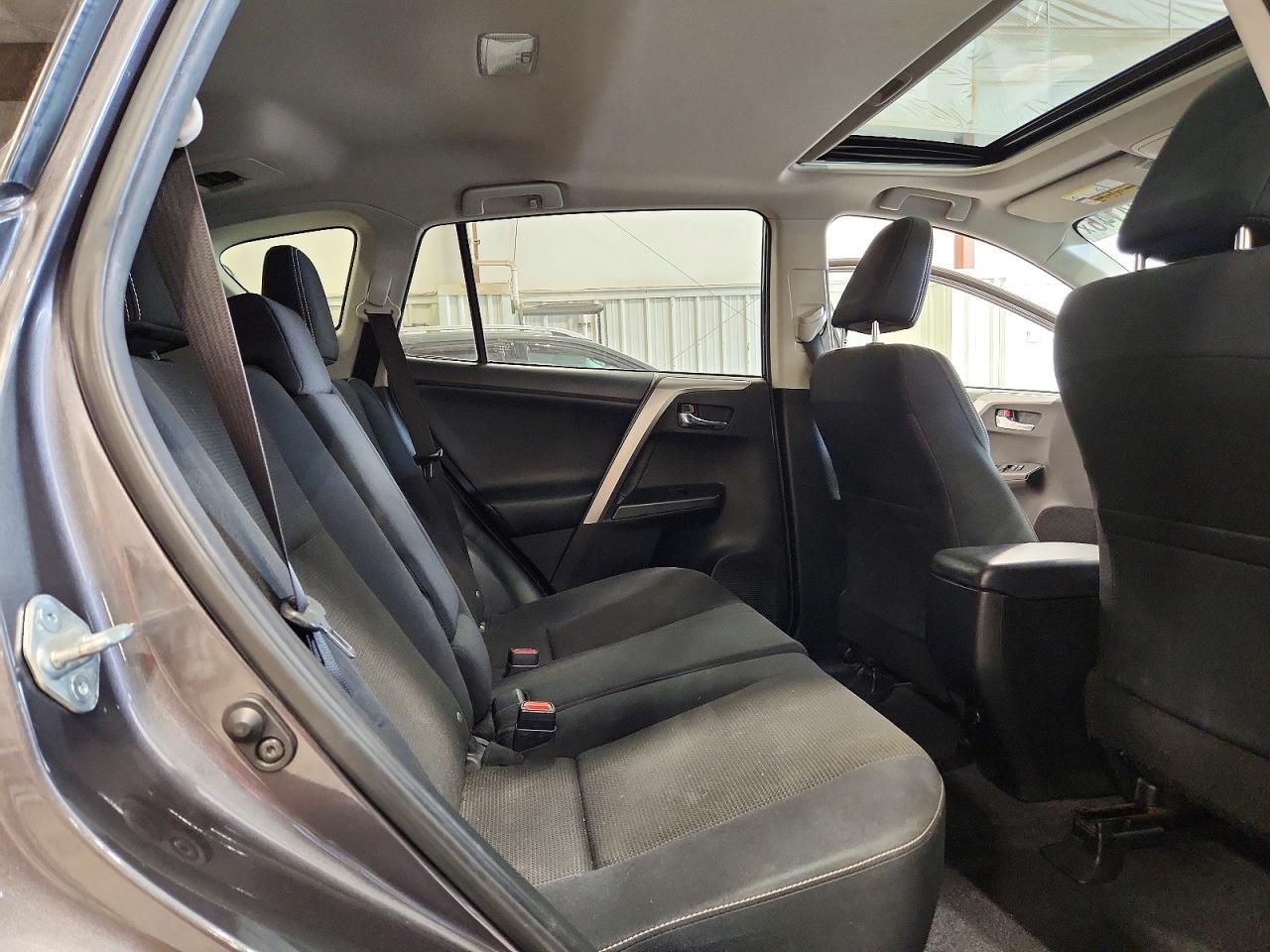 2017 Toyota Rav4 Xle - zdjęcie 11