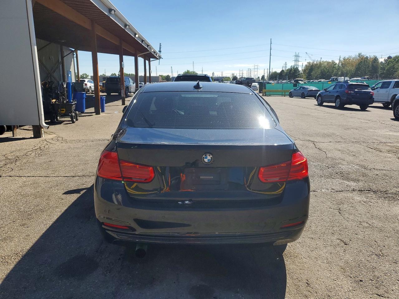 2017 BMW Seria 3 330i - zdjęcie 6