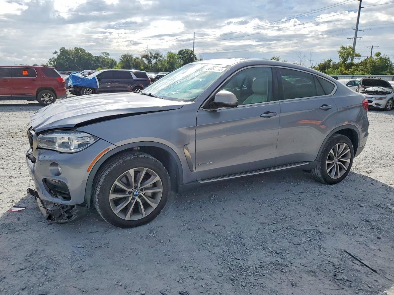 2015 BMW X6 xDrive50I - zdjęcie główne