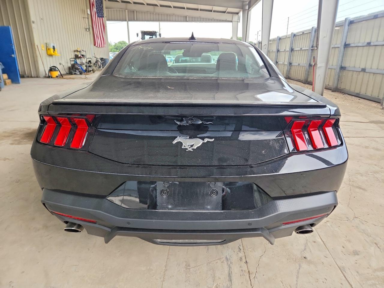 2024 Ford Mustang - zdjęcie 6