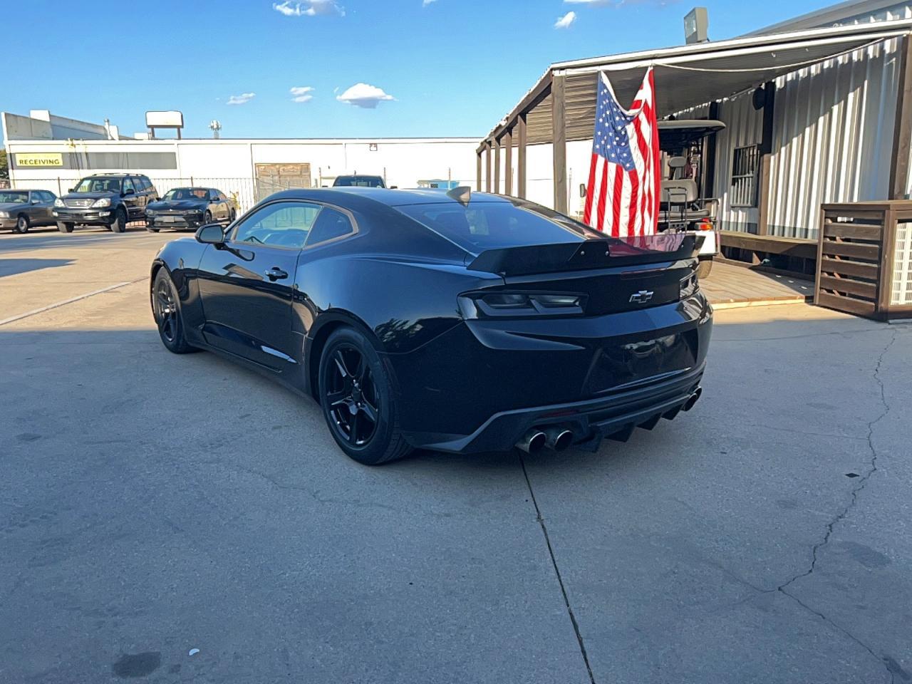 Chevrolet Camaro Coupe - zdjęcie 3