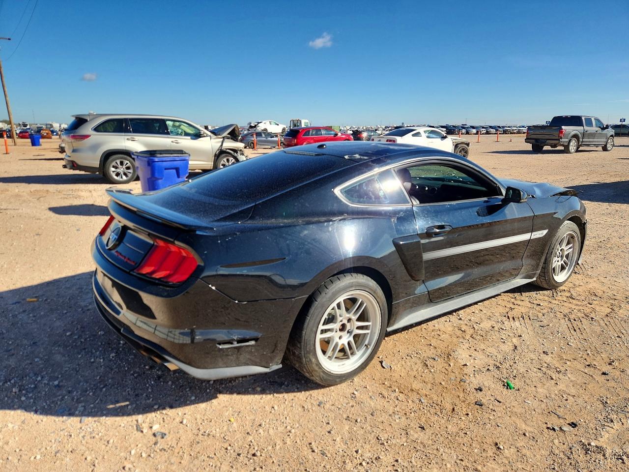 2020 Ford Mustang Gt - zdjęcie 3