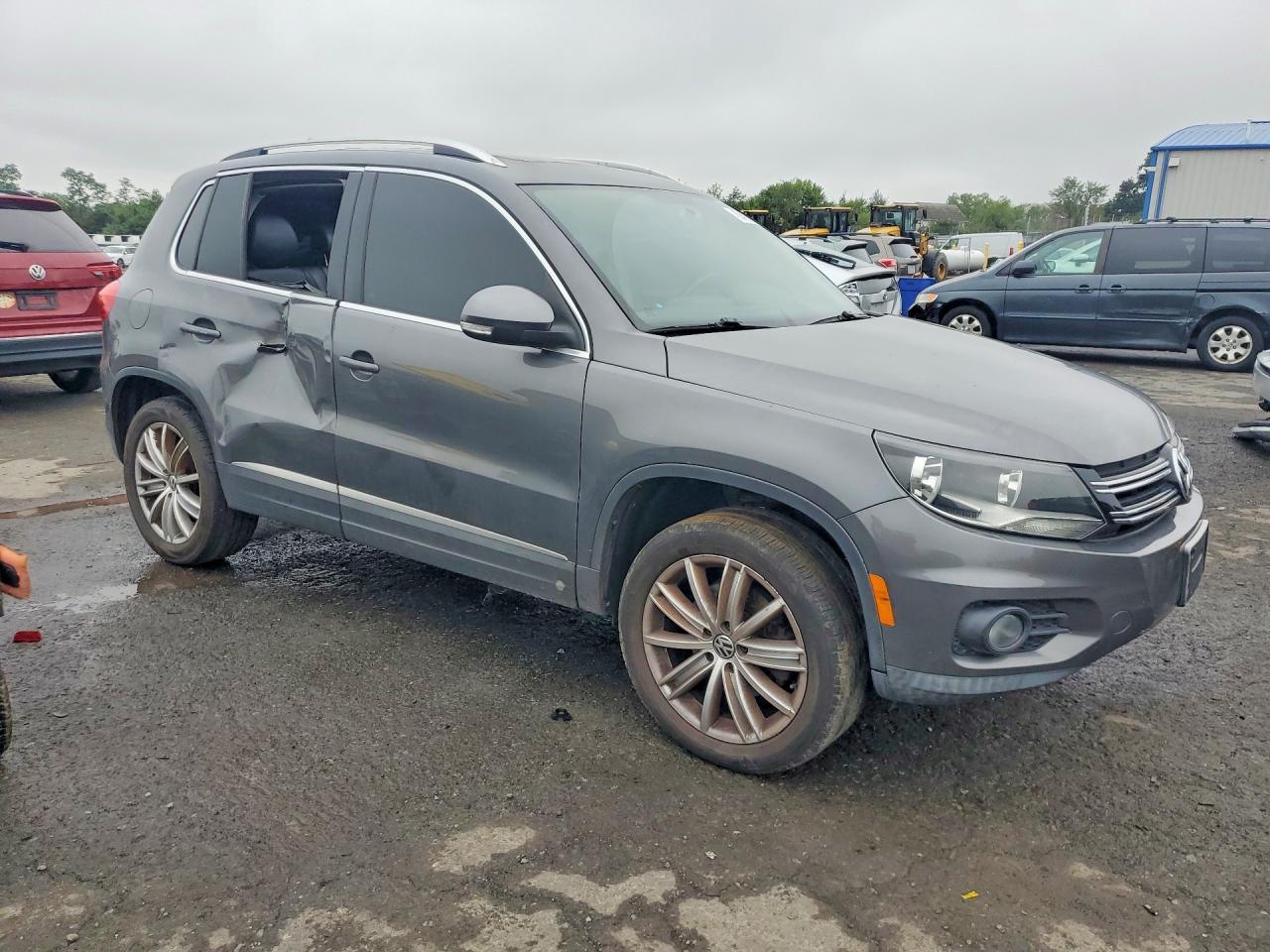 2013 Volkswagen Tiguan S - zdjęcie 4