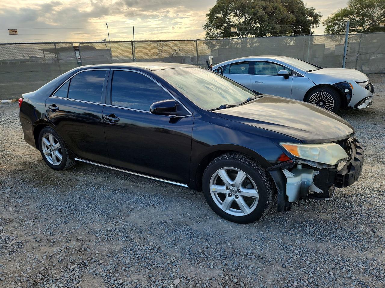 2013 Toyota Camry Le - zdjęcie 4
