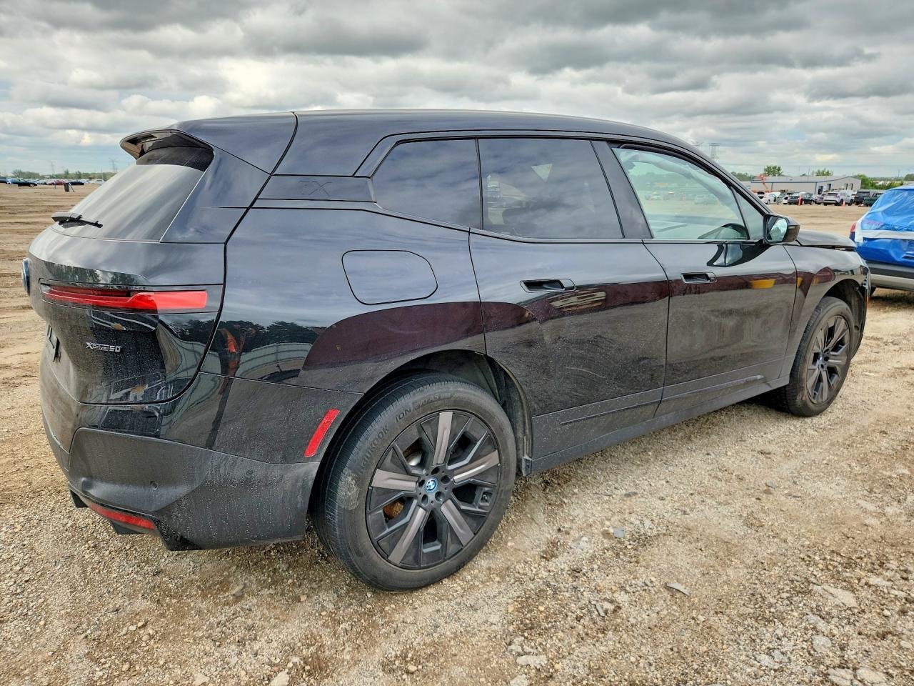 2022 BMW Ix xDrive50 - zdjęcie 3