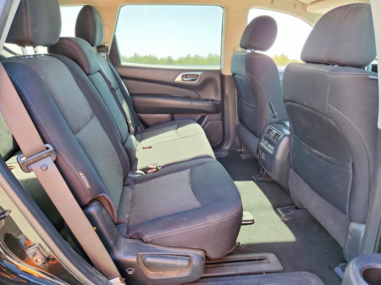 2018 Nissan Pathfinder S - zdjęcie 11