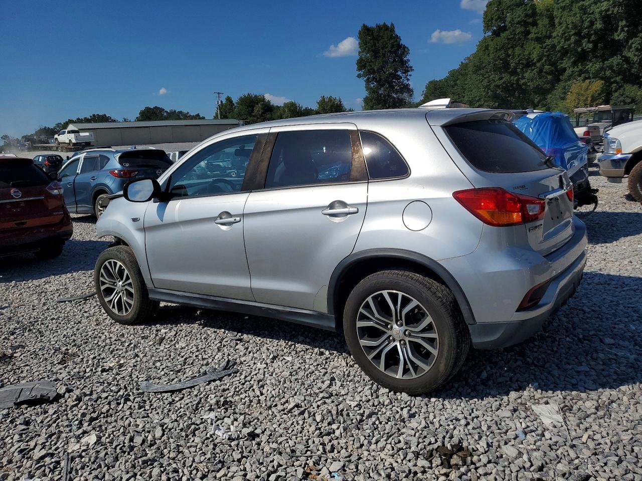 2018 Mitsubishi Outlander Sport Es - zdjęcie 2