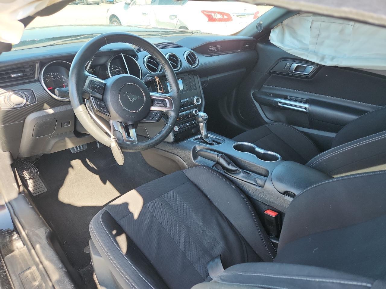 2020 Ford Mustang - zdjęcie 8
