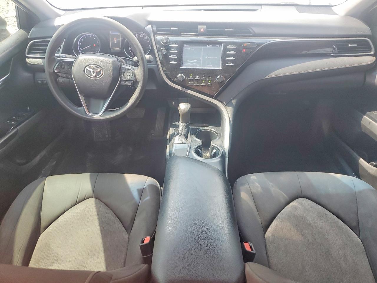2019 Toyota Camry Le - zdjęcie 8