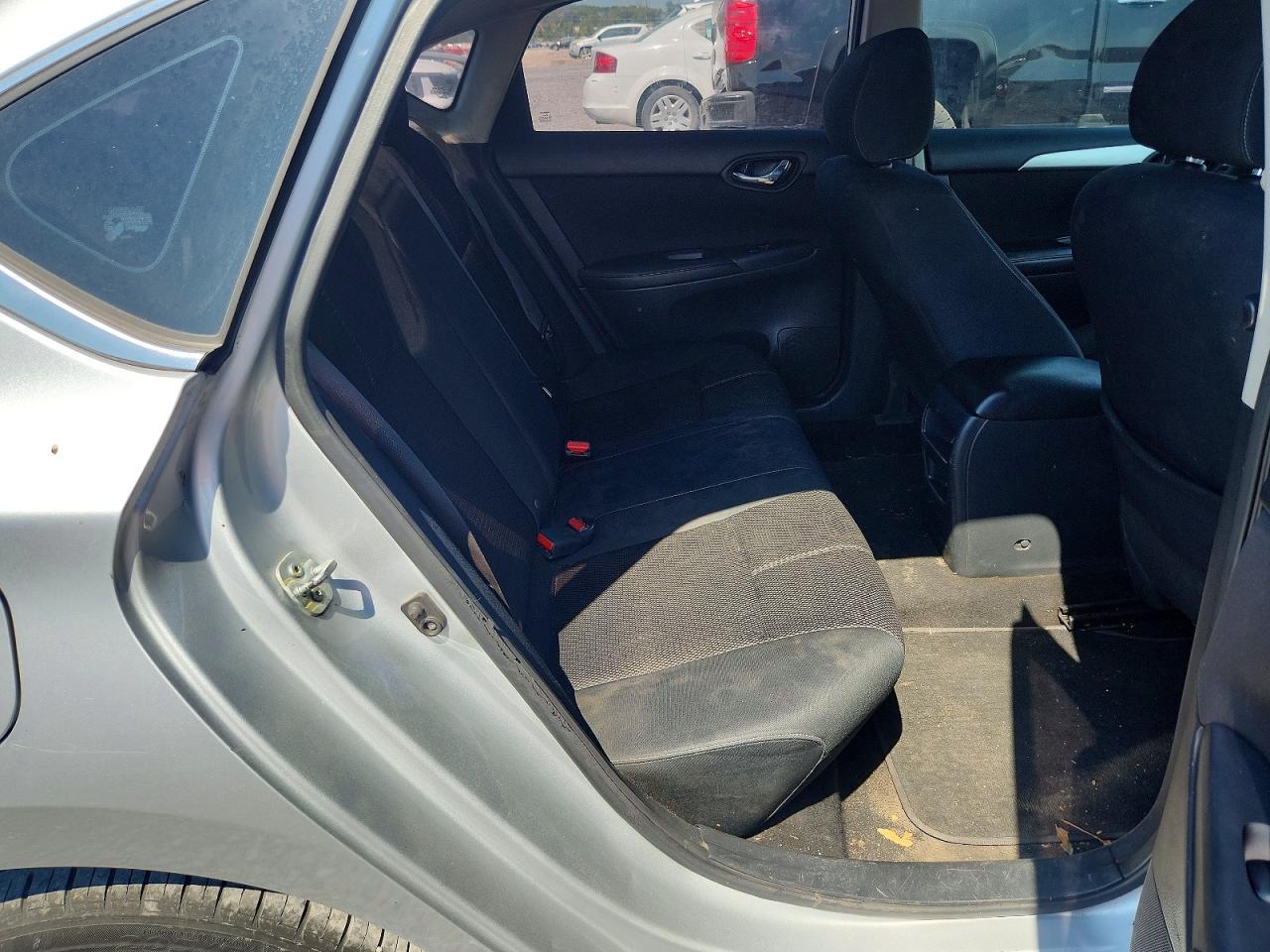 2017 Nissan Sentra S - zdjęcie 10