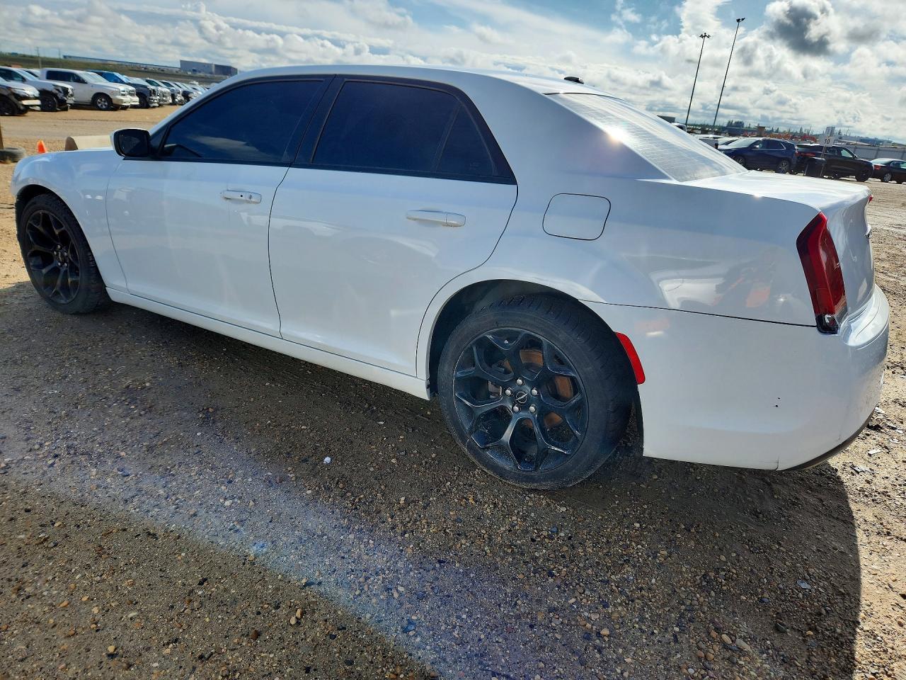 2016 Chrysler 300 S - zdjęcie 2