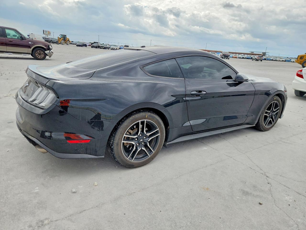2020 Ford Mustang - zdjęcie 3