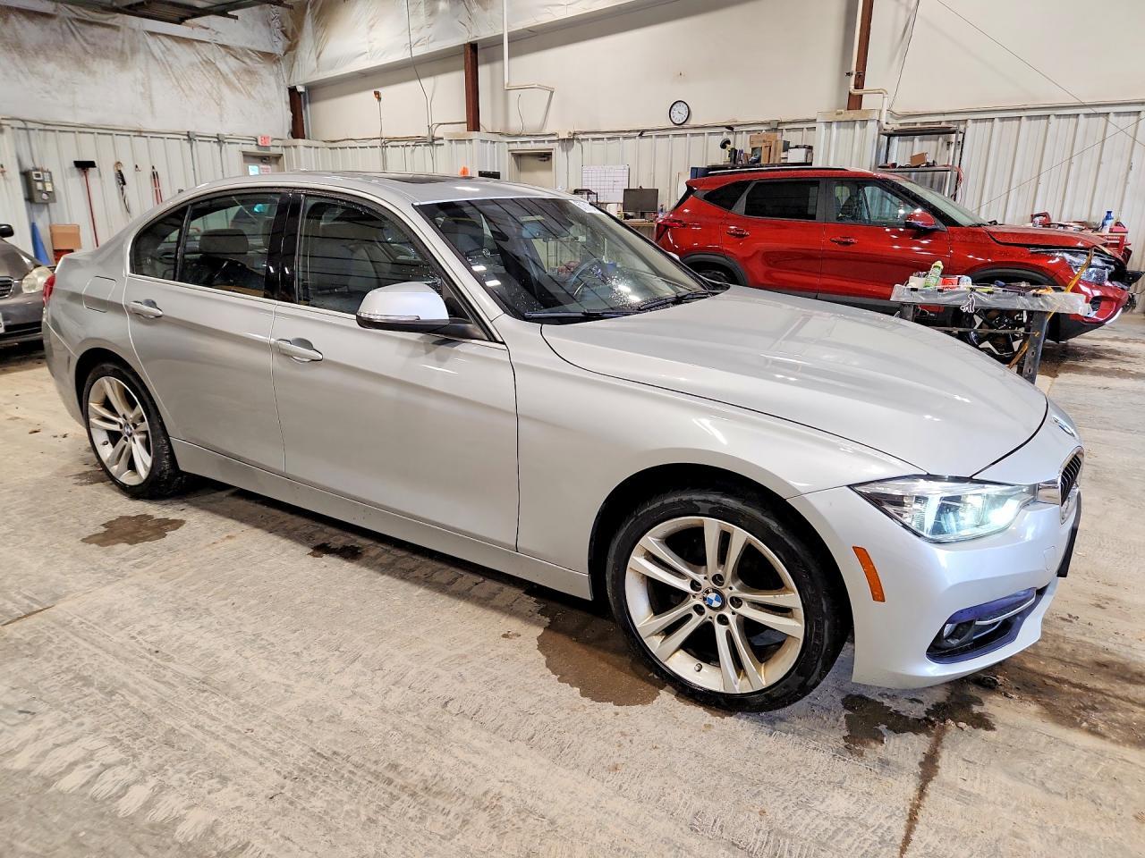 2018 BMW 330 Xi - zdjęcie 4