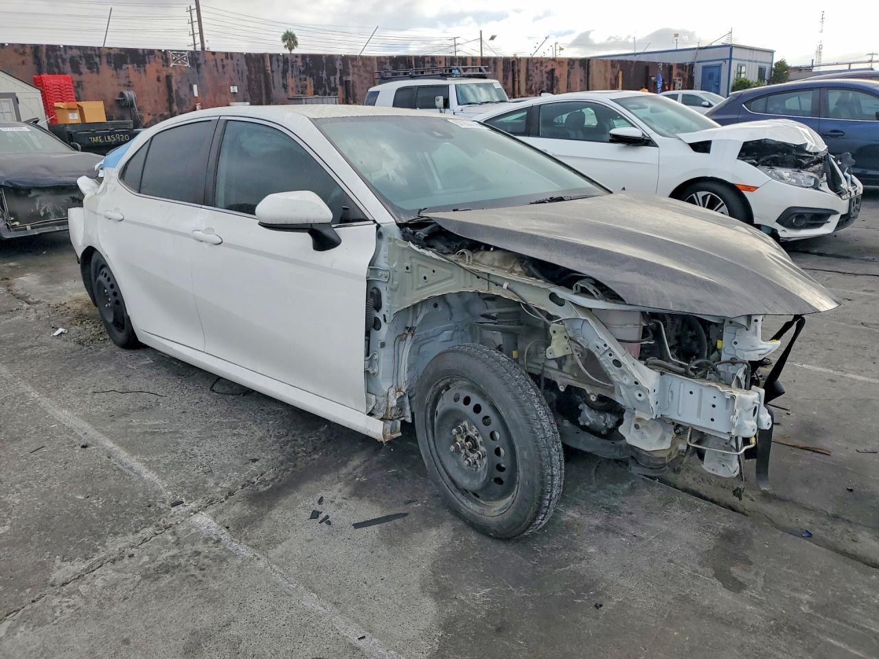 2022 Toyota Camry Le - zdjęcie 4