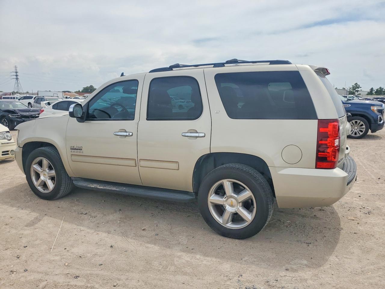 2013 Chevrolet Tahoe C1500 Lt - zdjęcie 2
