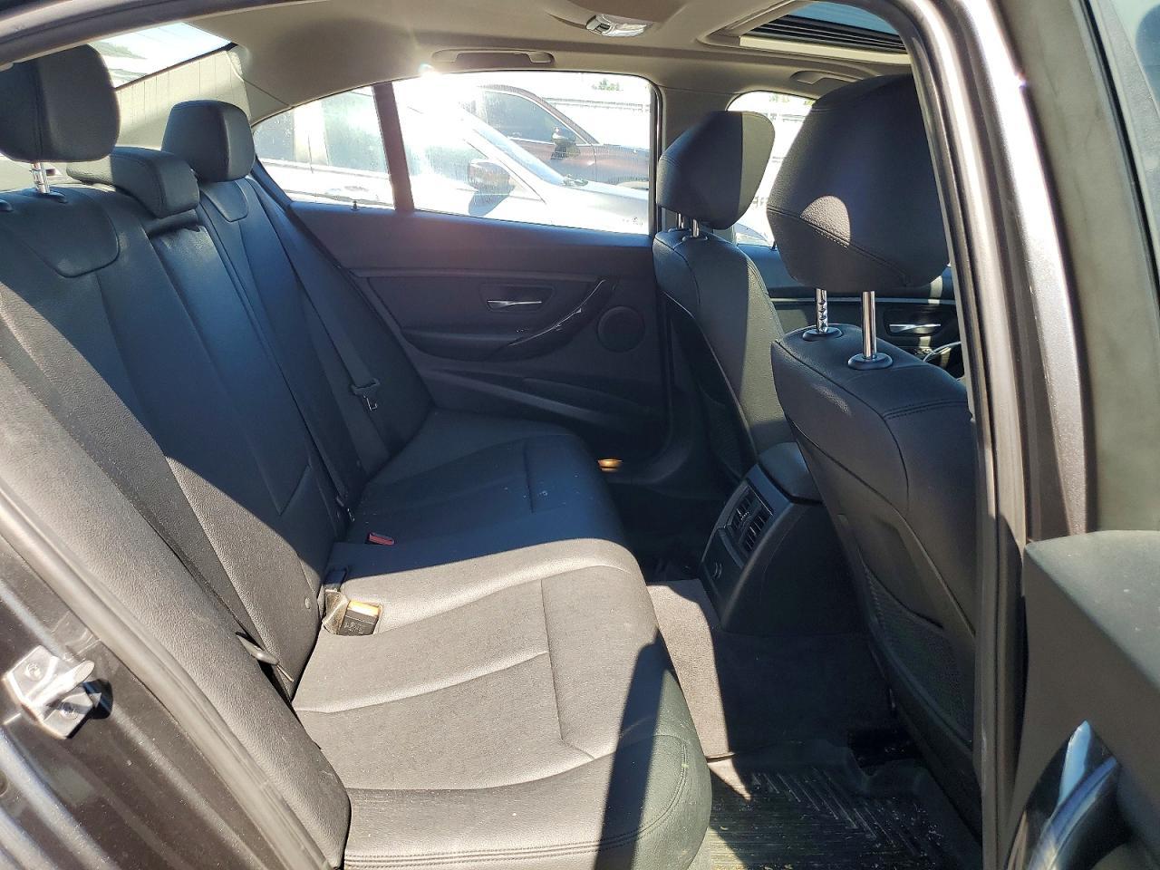2018 BMW Seria 3 320i - zdjęcie 10