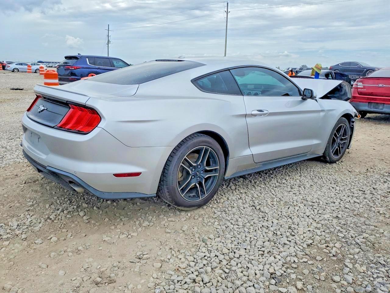 2019 Ford Mustang - zdjęcie 3