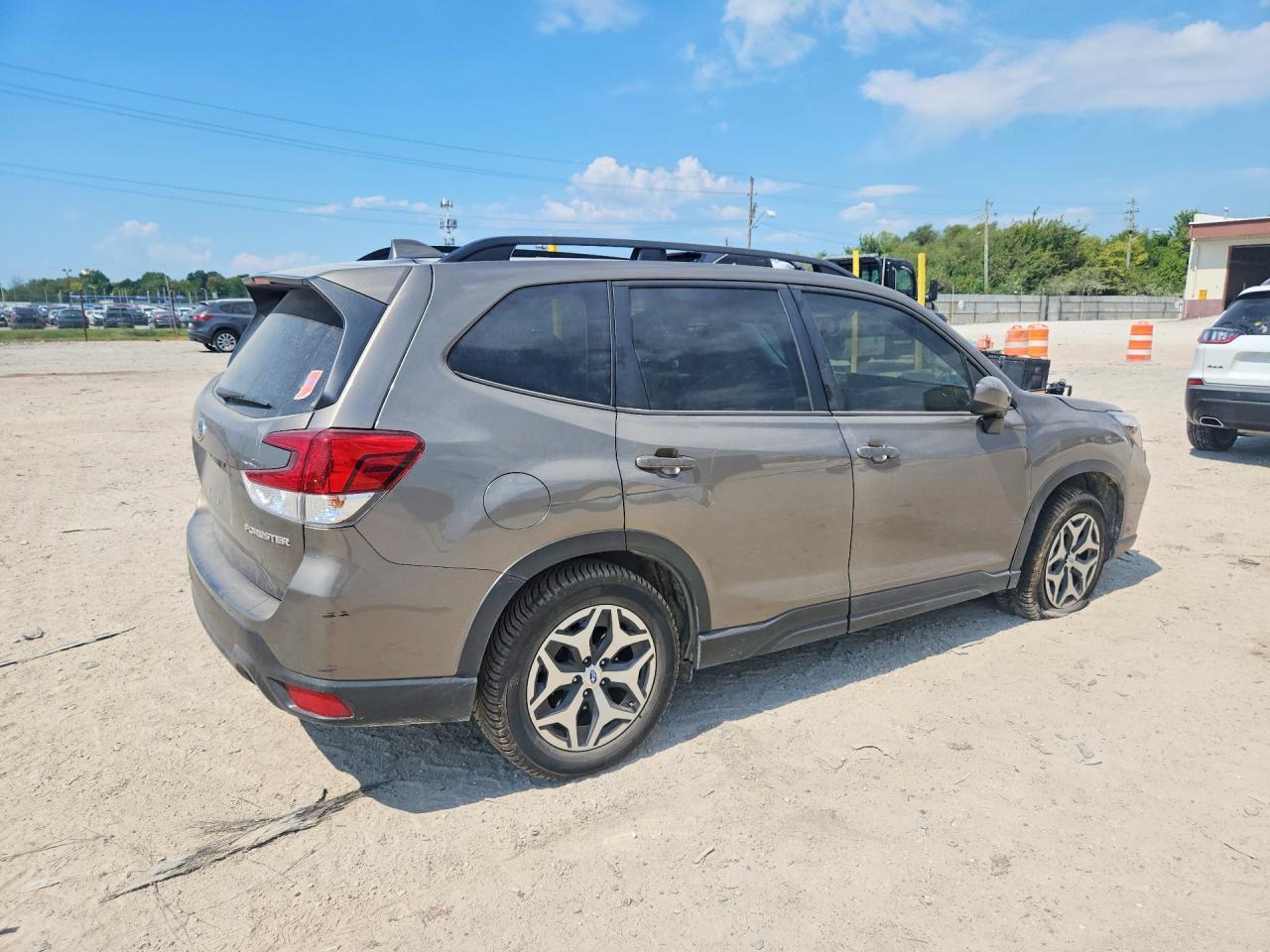 2020 Subaru Forester Premium - zdjęcie 3