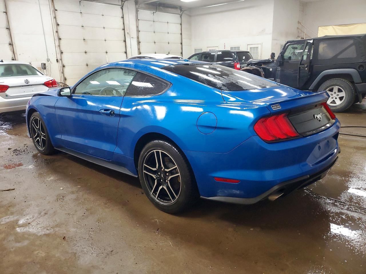 2019 Ford Mustang - zdjęcie 2