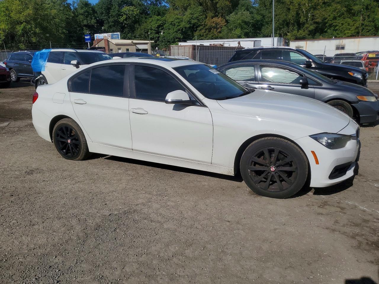 2017 BMW Seria 3 320i - zdjęcie 4