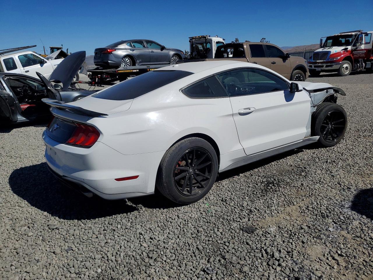 2018 Ford Mustang - zdjęcie 3
