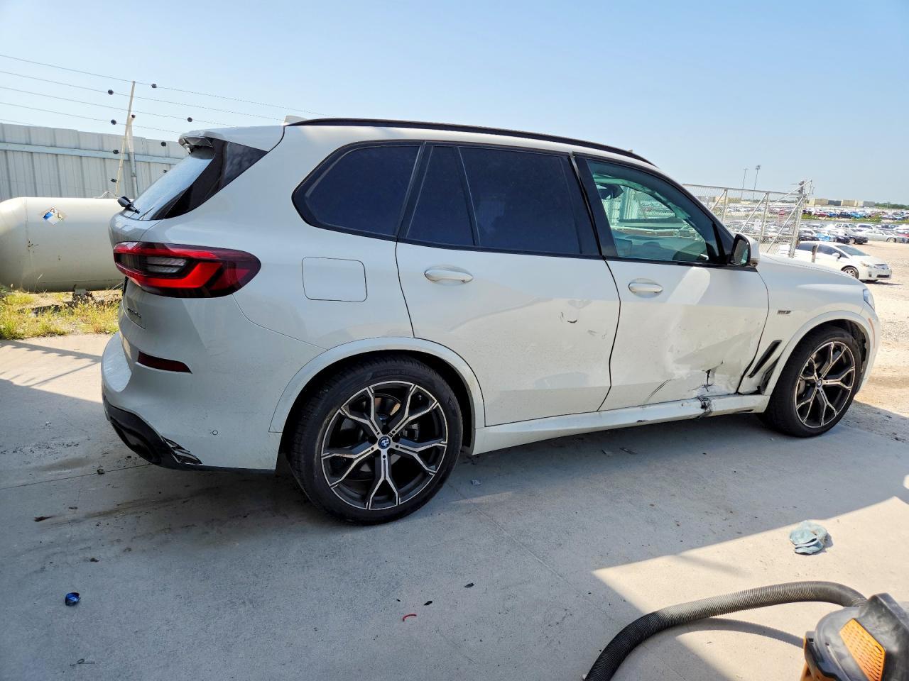 2023 BMW X5 xDrive45E - zdjęcie 3