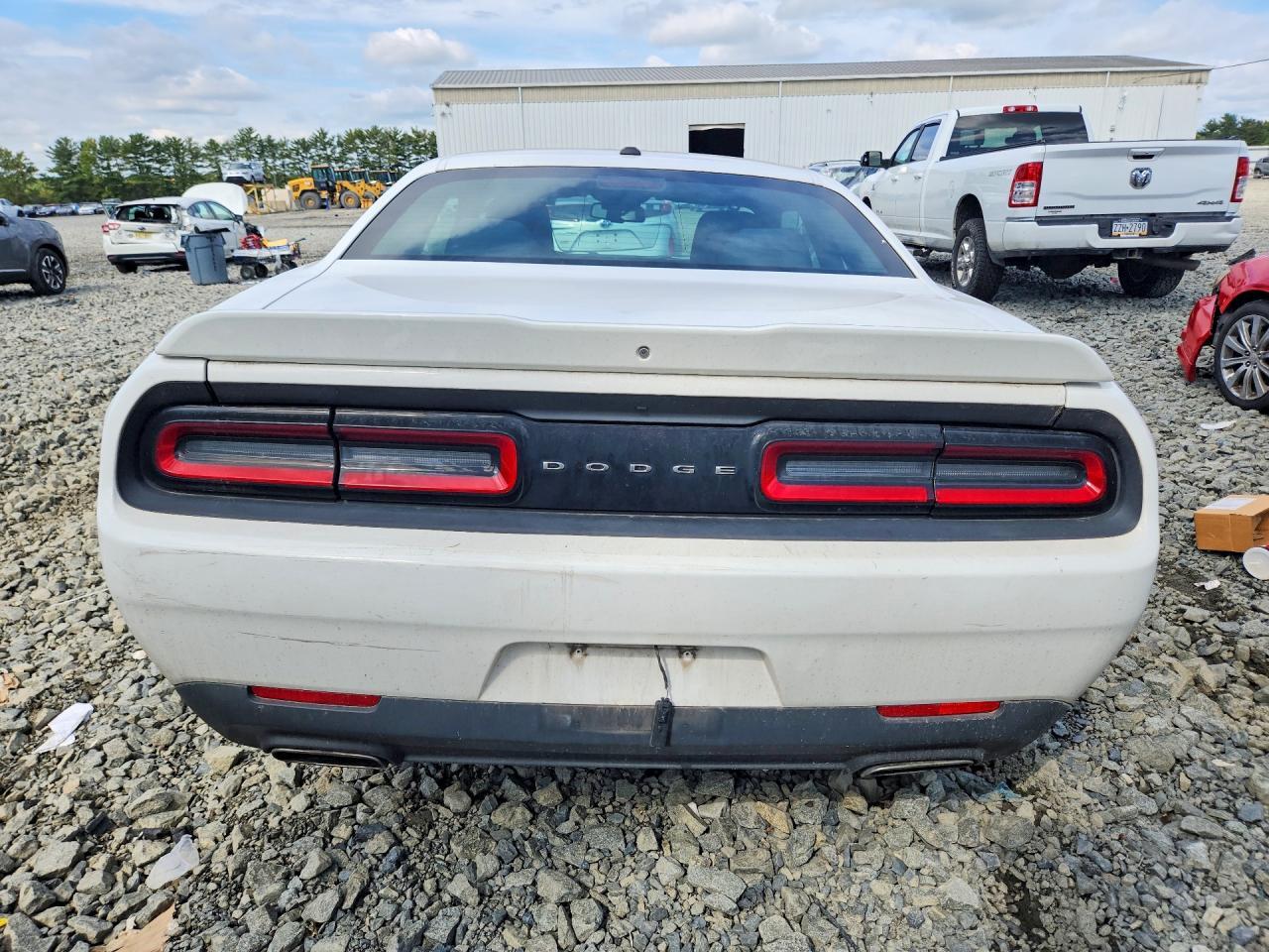 2017 Dodge Challenger - zdjęcie 6