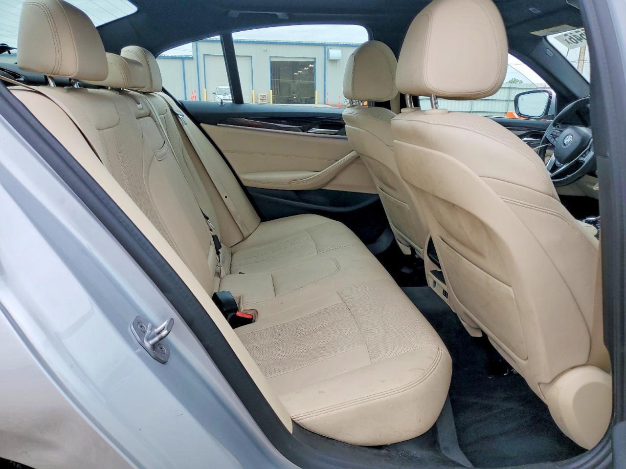 2021 BMW Seria 5 530i - zdjęcie 10