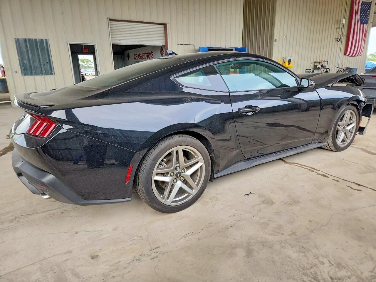 2024 Ford Mustang - zdjęcie 3