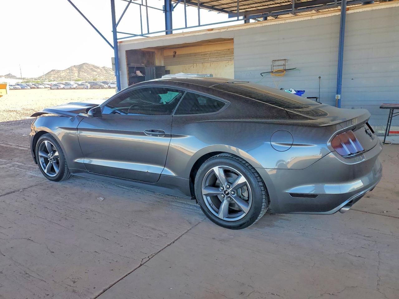 2016 Ford Mustang - zdjęcie 2