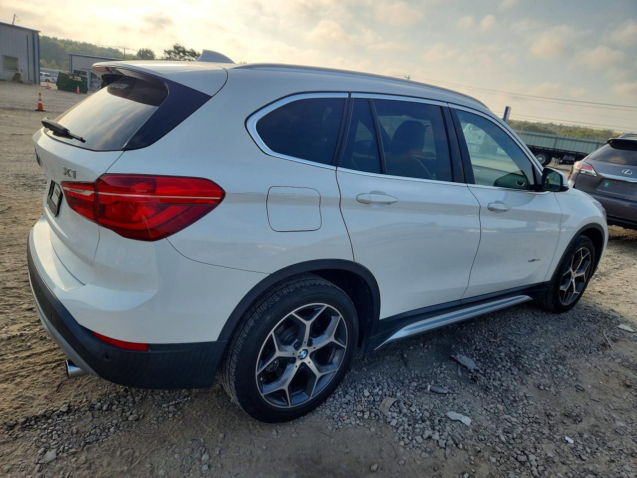 2016 BMW X1 xDrive28I - zdjęcie 3