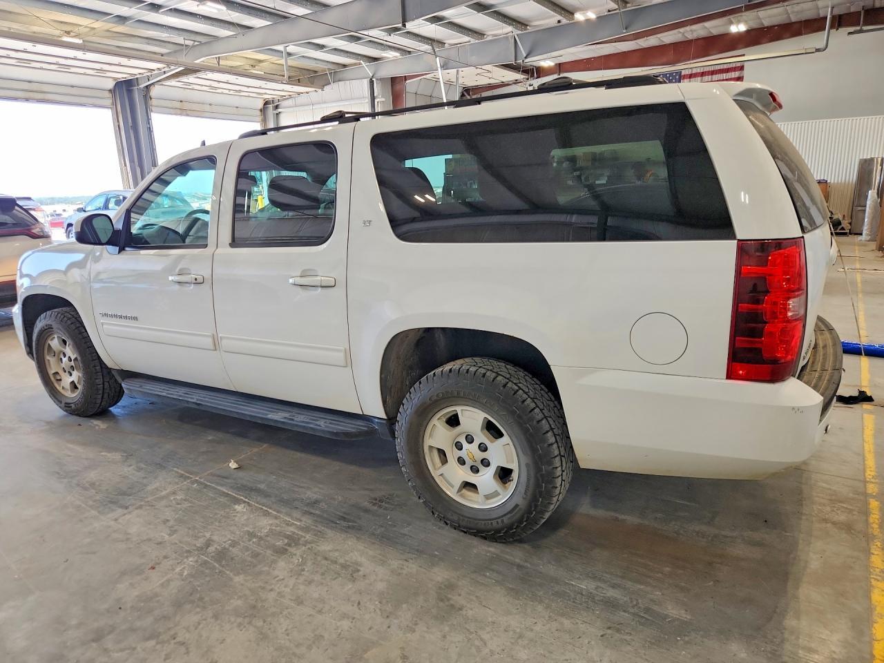 2014 Chevrolet Suburban K1500 Lt - zdjęcie 2