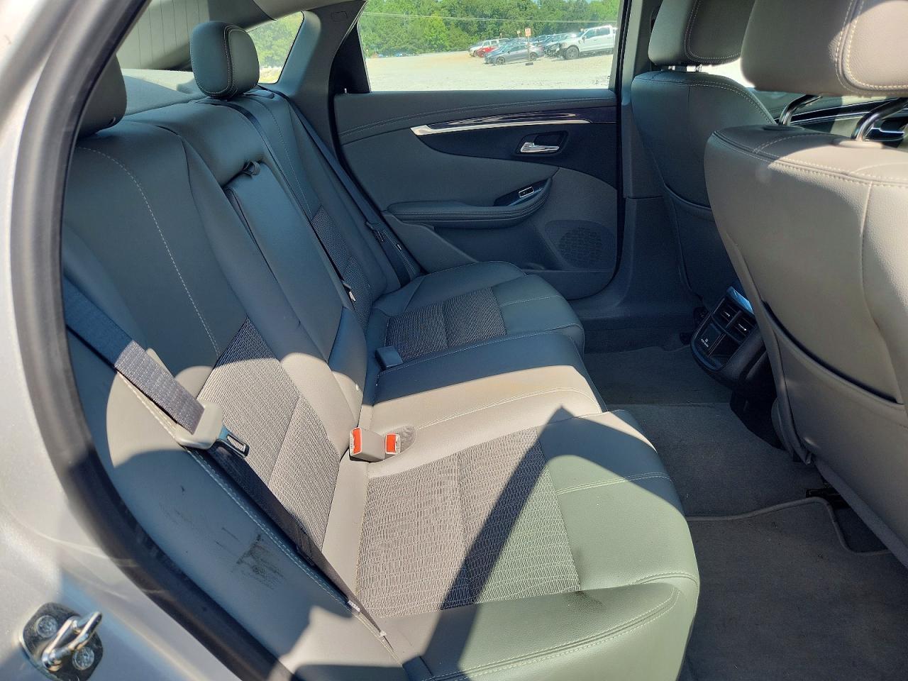 2019 Chevrolet Impala Lt - zdjęcie 10