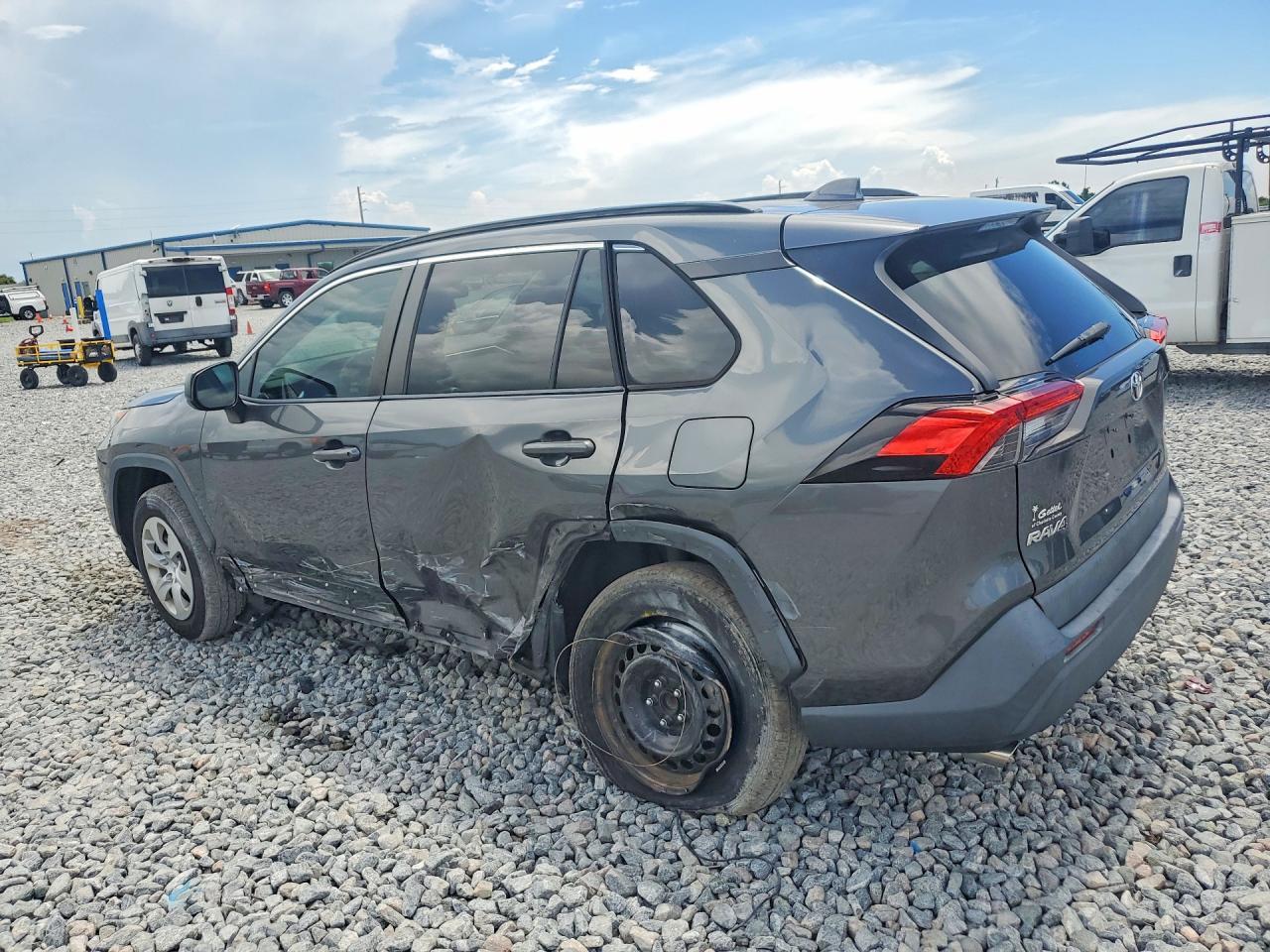 2020 Toyota Rav4 Le - zdjęcie 2