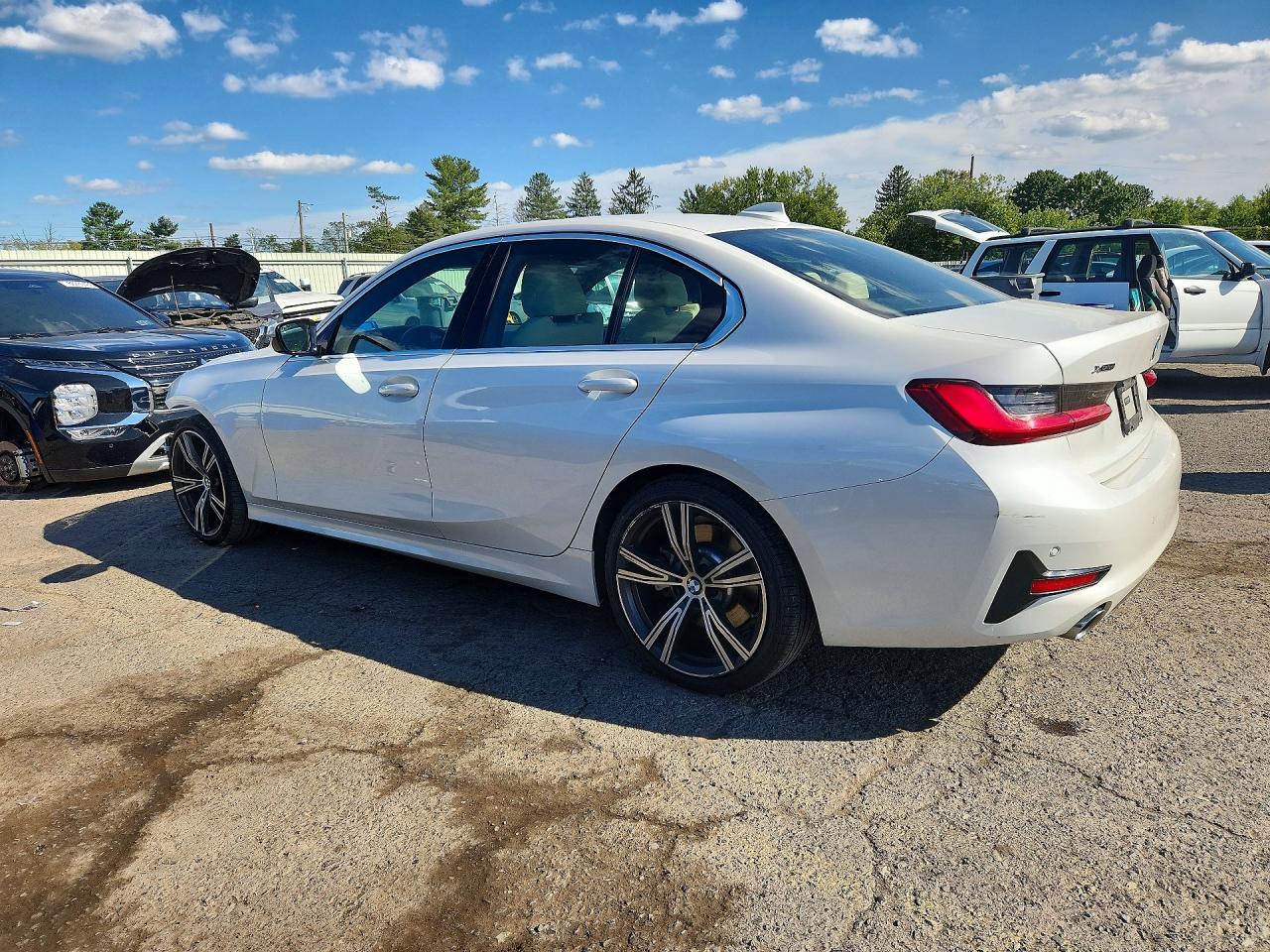 2021 BMW Seria 3 330i - zdjęcie 2