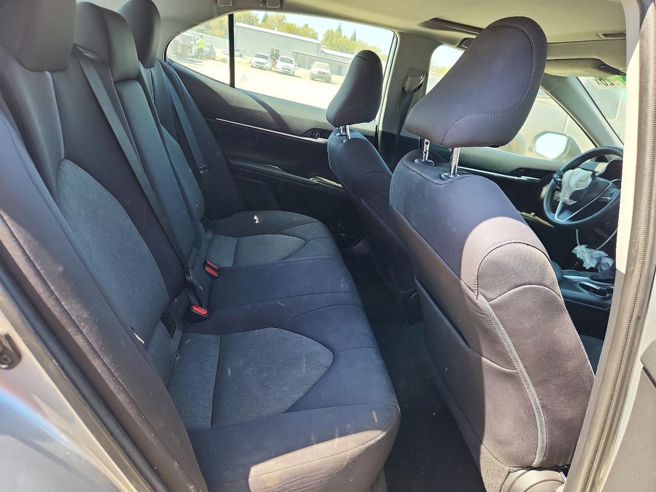 2021 Toyota Camry Le - zdjęcie 10