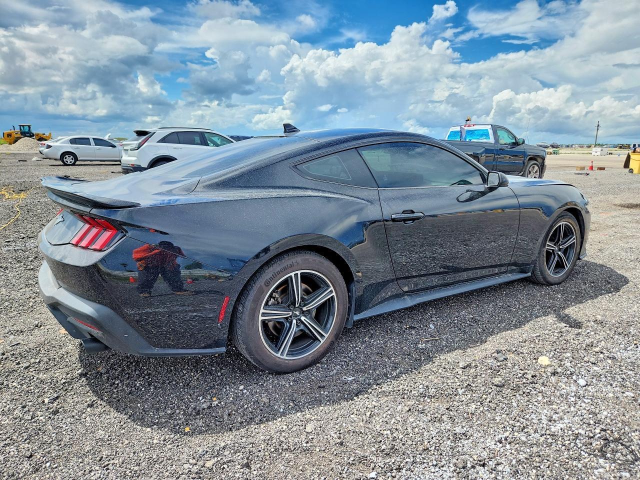 2024 Ford Mustang - zdjęcie 3
