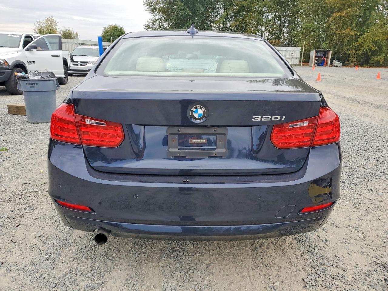 2015 BMW 320 I - zdjęcie 6