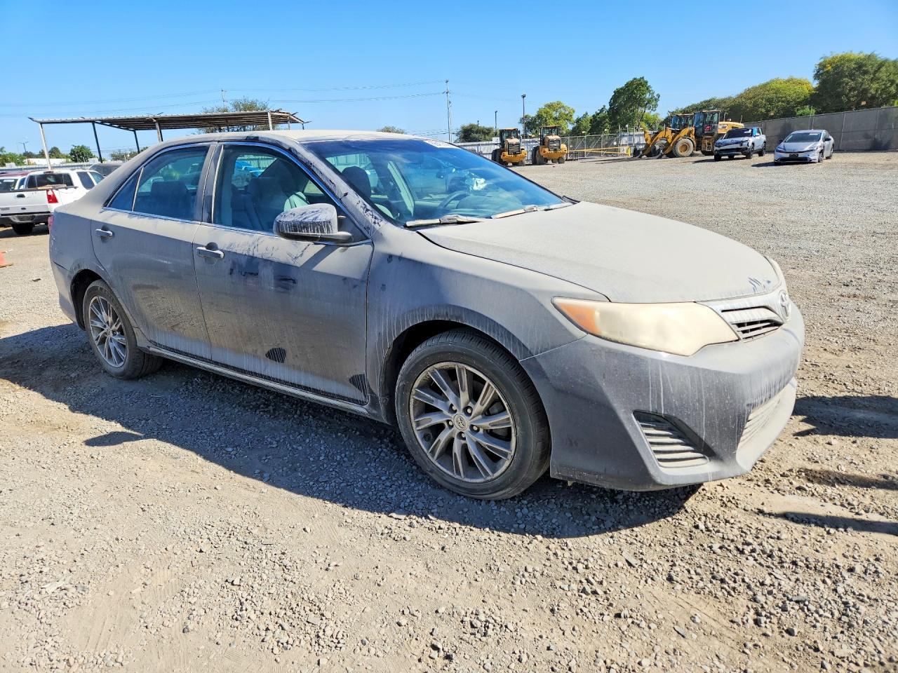 2014 Toyota Camry Le - zdjęcie 4