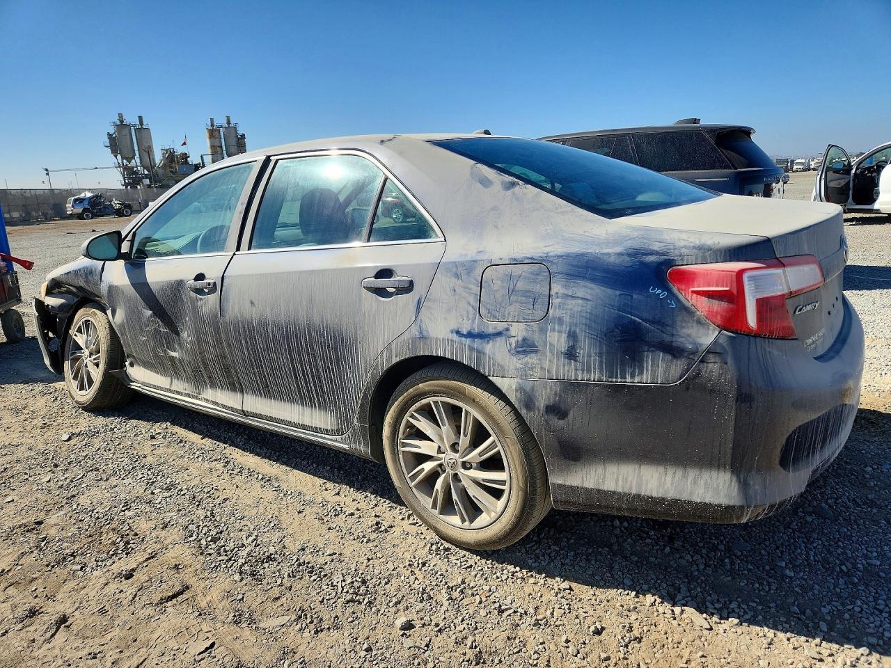 2014 Toyota Camry Le - zdjęcie 2