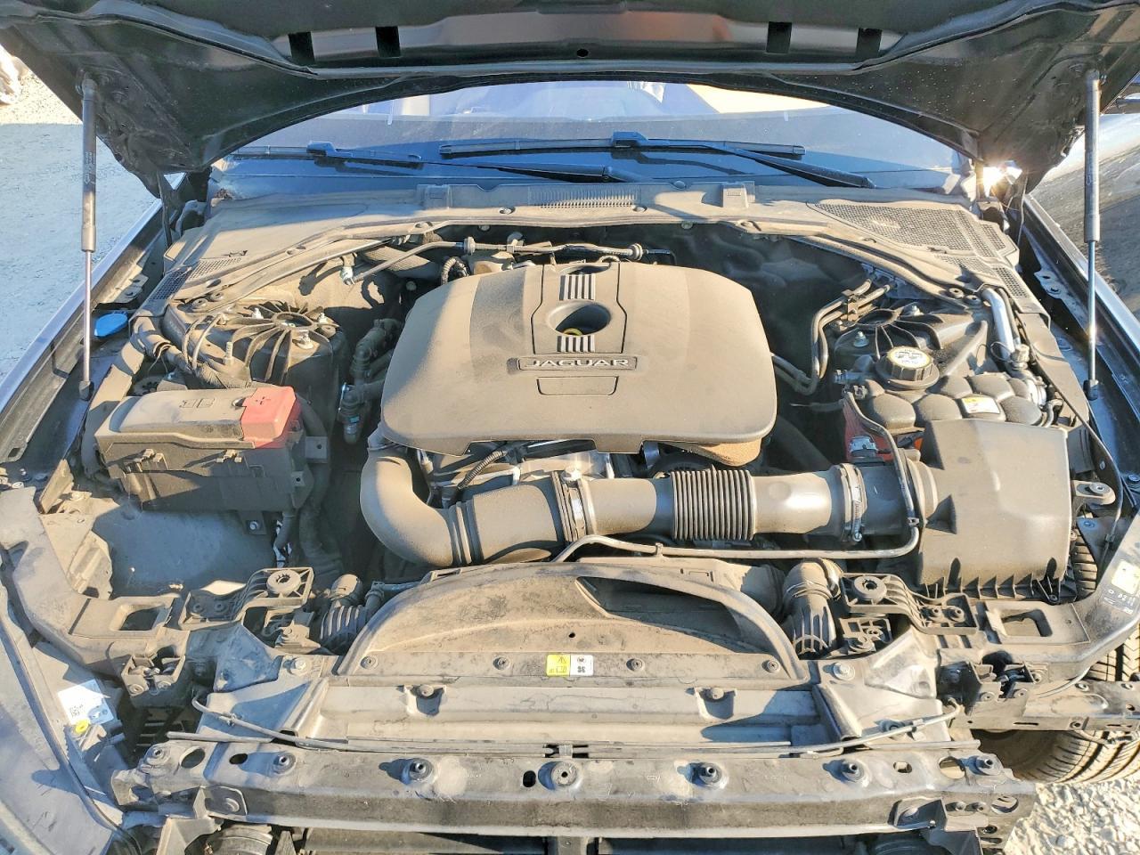 2017 Jaguar Xe Premium - zdjęcie 11