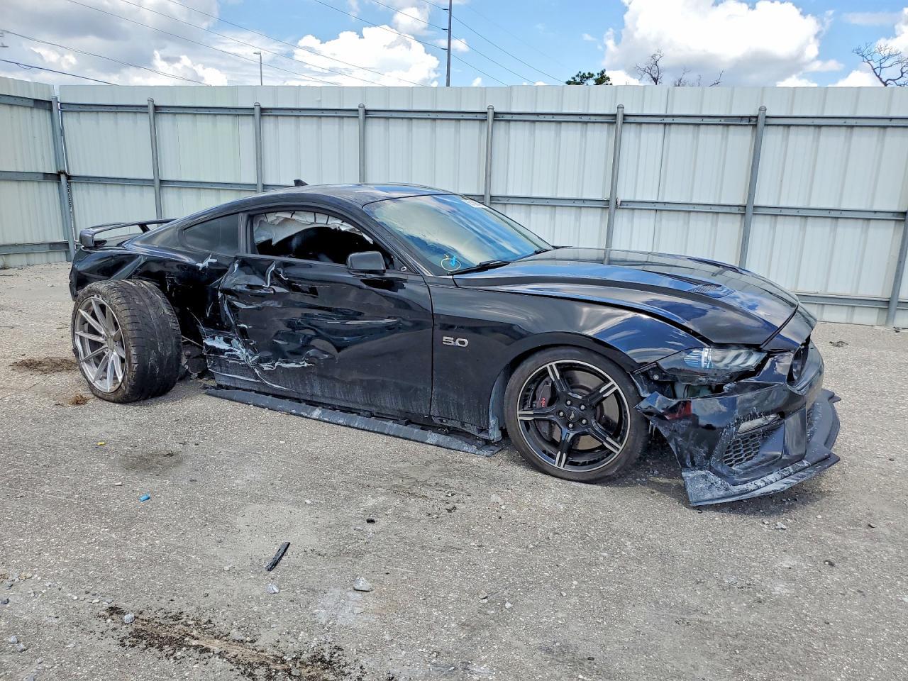 2021 Ford Mustang Gt - zdjęcie 4
