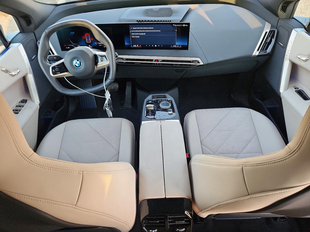 2025 BMW Ix xDrive50 - zdjęcie 8