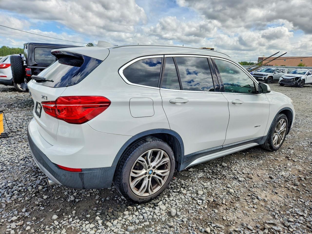 2016 BMW X1 xDrive28I - zdjęcie 3