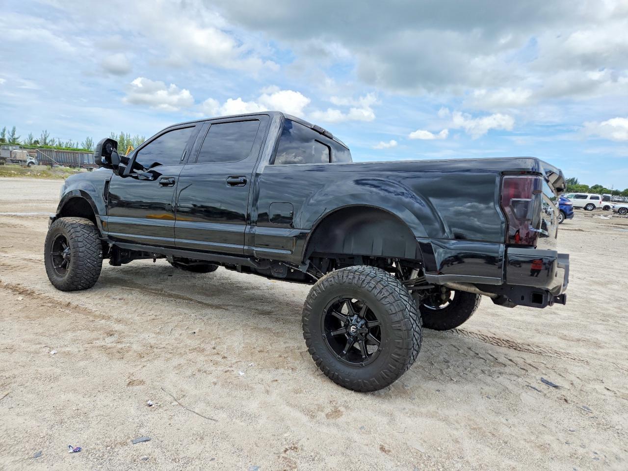 2017 Ford F250 Super Duty - zdjęcie 2