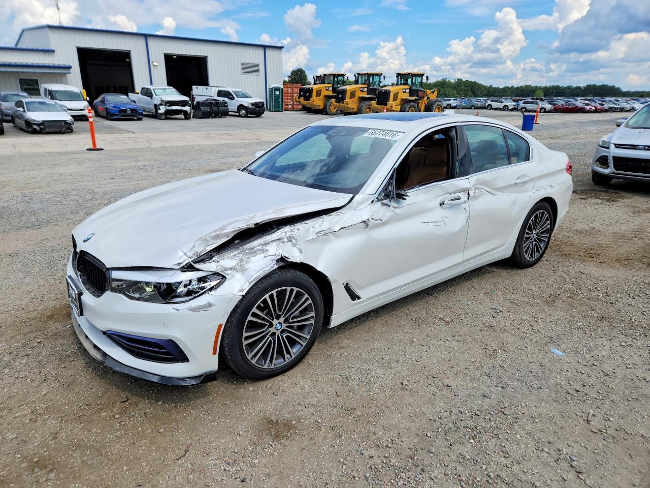 2019 BMW Seria 5 540i - zdjęcie główne